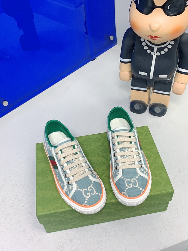 グッチ靴背面デザイン